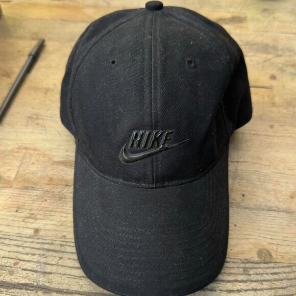 VTG Nike Puff Print Nike Swoosh logo Strapback in black - Picture 6 of 6